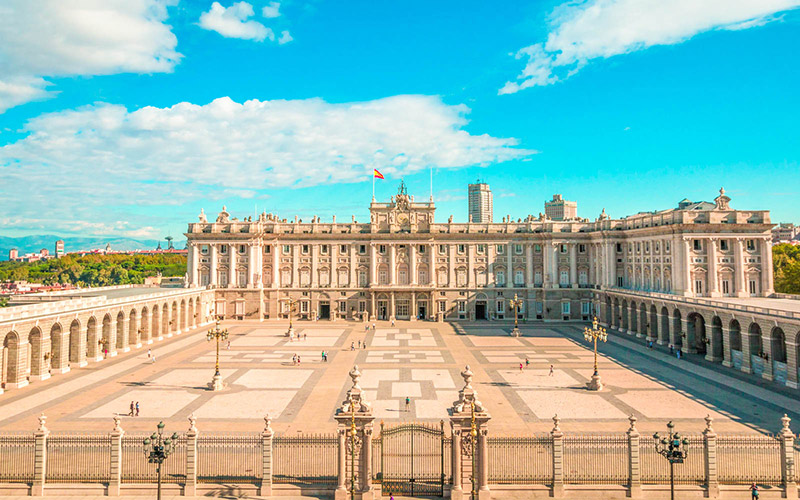 Cung điện hoàng gia Madrid