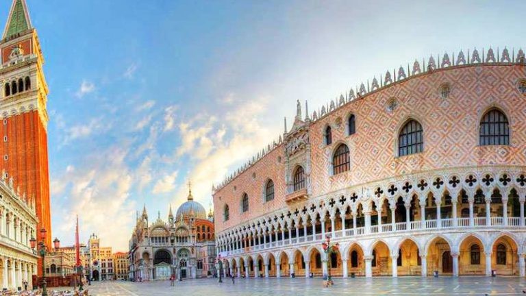 Quảng trường thánh Piazza San Marco