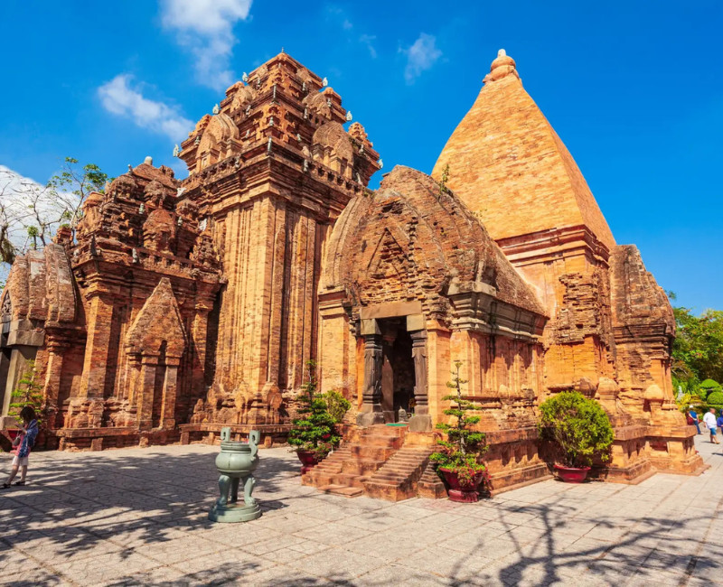 tour-4n3d-thien-duong-bien-dao-nha-trang-Tháp-Bà-Ponagar