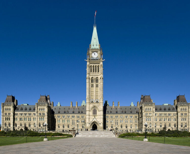 tour-lien-tuyen-canada-cuba-16n15d-Parliament-Hill