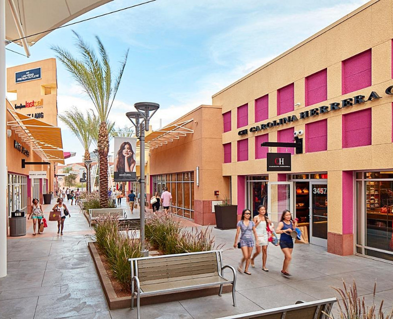 tour-lien-tuyen-dong-tay-hoa-ky-viet-nam-13n12d-trung tâm Outlet Las Vegas Premium