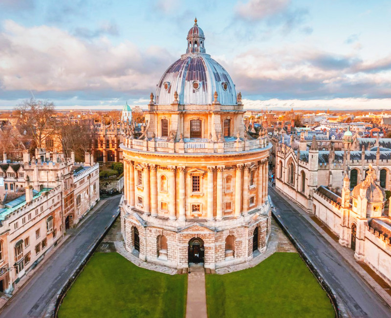 tour-vuong-quoc-anh-xu-wales-scotland-quảng-trường-Radcliffe-Square-Radcliffe-Camera