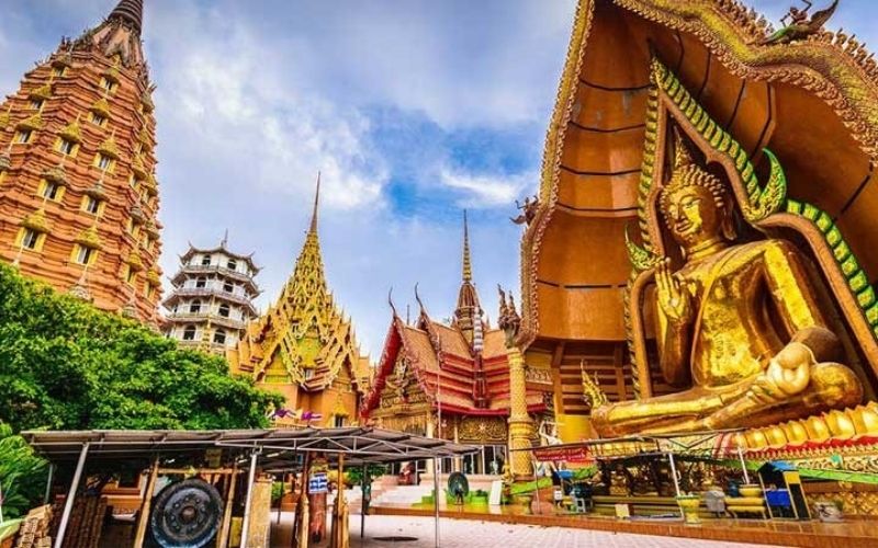 dia-diem-du-lich-tet-ngoai-nuoc-2025-4